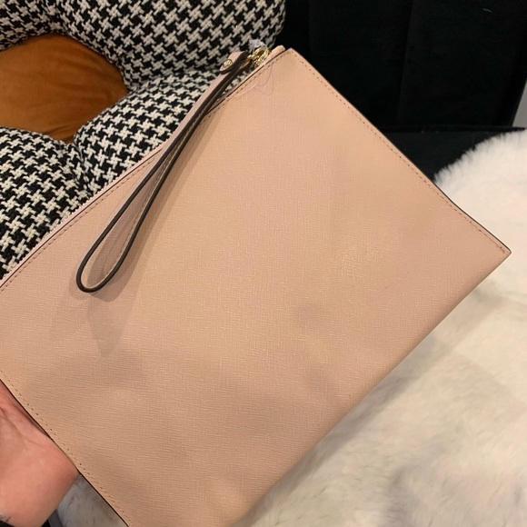 New Michael Kors Giftables XL Zip Clutch Bag Saffiano Leather ballet Heart S… - Picture 4 of 5